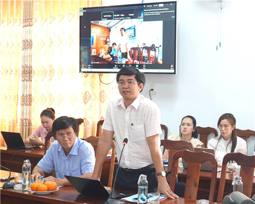 Ông Nguyễn Ngọc Hóa – Giám đốc Trung tâm Khám phá khoa học và Đổi mới sáng tạo (Sở KH&CN) góp ý, hoàn thiện dự án BESOP trước vòng chung kết